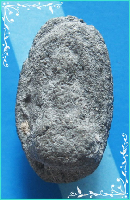 ..วัดประสาทบุญญาวาส สามเสน กทม พระพิมพ์ พระรอด พิมพ์เม็ดบัว เนื้อผงเก่าๆ หลังนูน กดโบราณ..