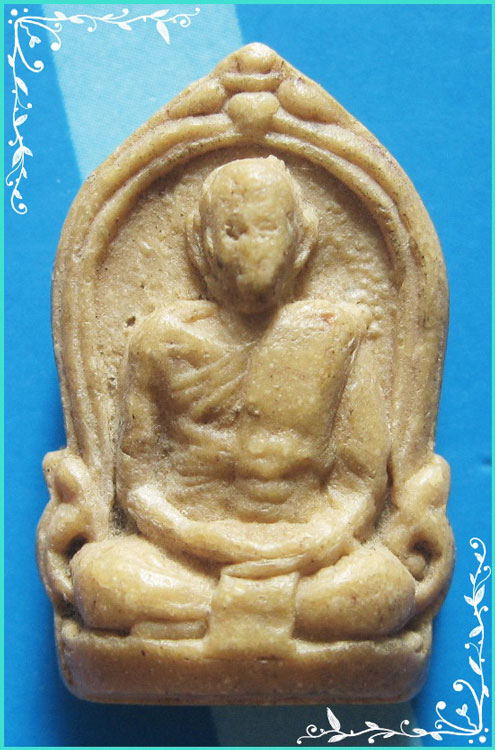 ..ลพ.เทียม วัดกษัตราธิราช อย. พระผงรูปเหมือน พิมพ์เสมา เต็มองค์ ผสมเกศา หลังยันต์ ปี 18..