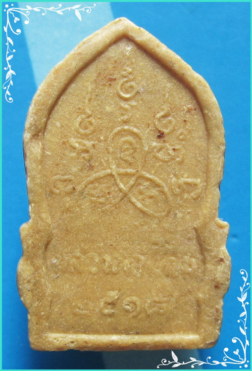 ..ลพ.เทียม วัดกษัตราธิราช อย. พระผงรูปเหมือน พิมพ์เสมา เต็มองค์ ผสมเกศา หลังยันต์ ปี 18..