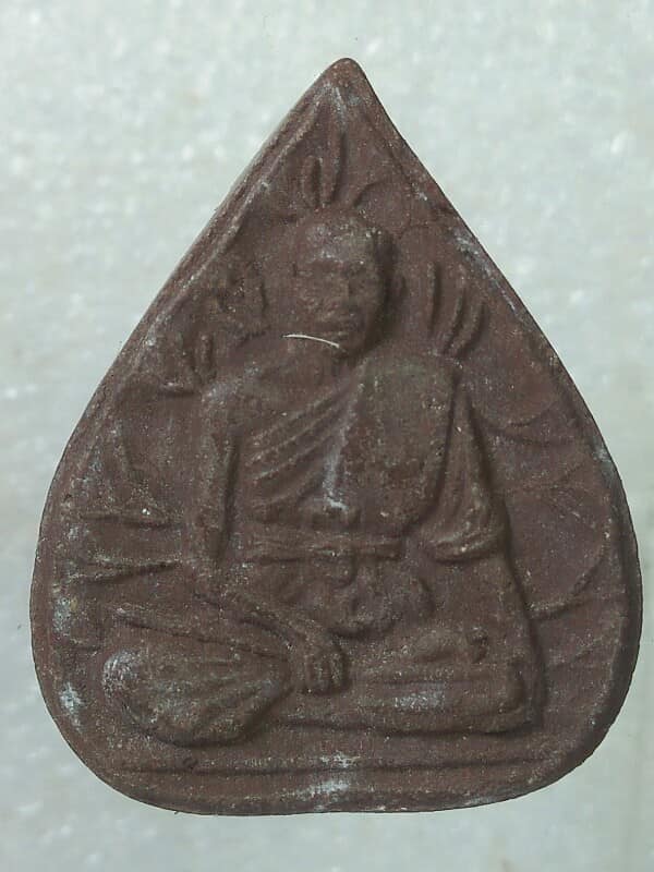 หลวงพ่อใหญ่ ฝังแร่เหล็กน้ำพี้ เนื้อผง