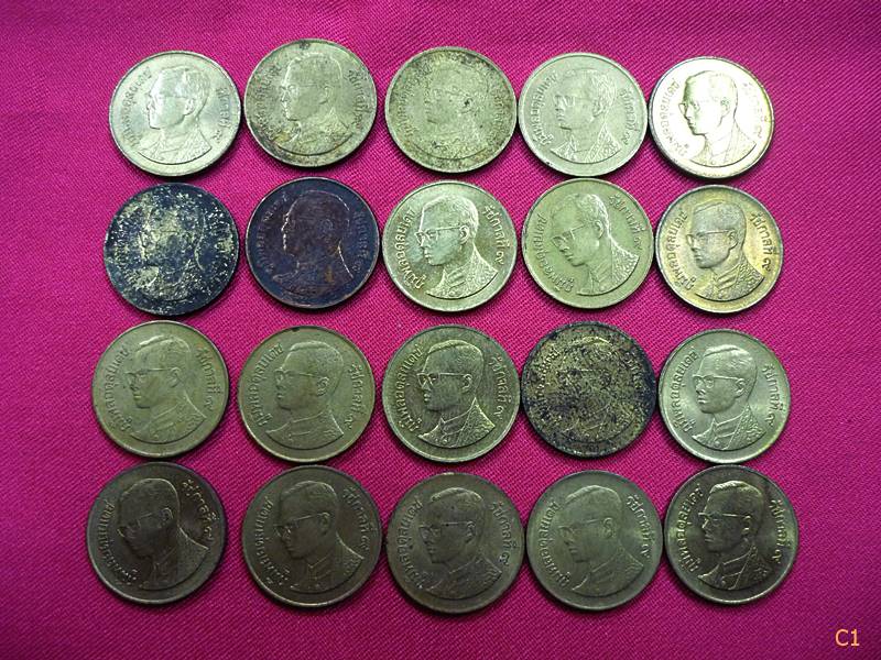 เหรียญ 50 สต. 25 สต. คละปี จัดให้อย่างละ 20 เหรียญ รวม 40 เหรียญ