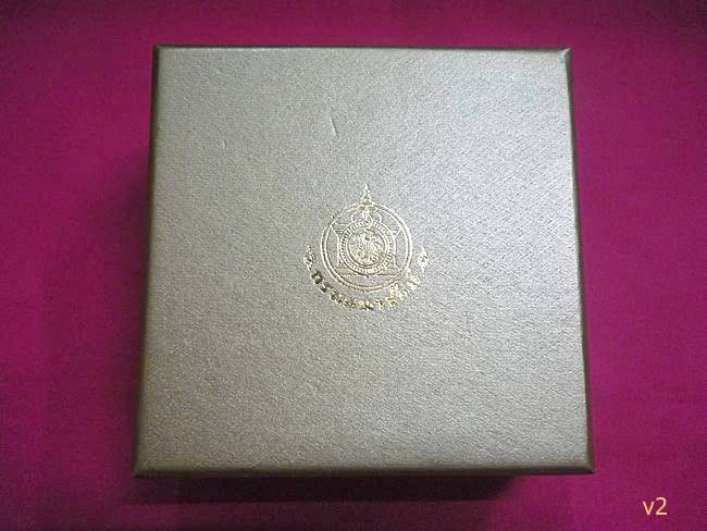 เหรียญ ร.9 ทองคำที่ระลึกครบ 60 ปี ราชาภิเษกสมรส ปี2543 กล่องเดิม ใบเซอร อุปกรณ์ครบ สวยไม่ผ่านการใช ้