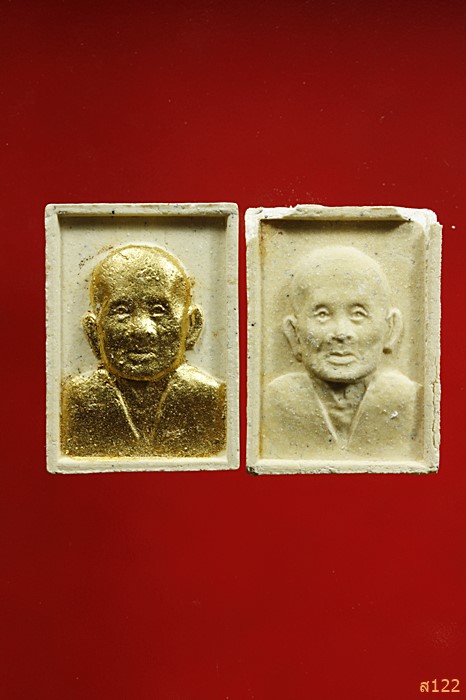 พระผงหลวงปู่บุดดา วัดกลางชูศรีเจริญสุข รุ่นเจริญสุข ปี 35 จัดให้ 2 องค์...../022