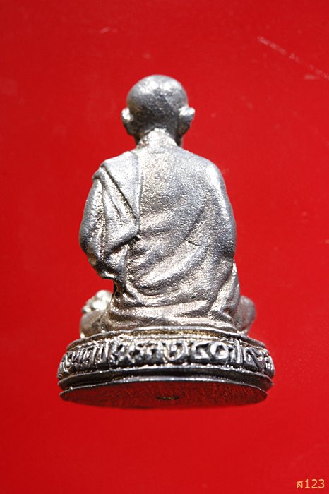 พระรูปหล่อ สมเด็จพระพุฒาจารย์โต รุ่น ๑๕๐ ปี วัดชิโนรส เนื้อเงิน มีตอกโค้ด พร้อมกล่องเดิม...../887