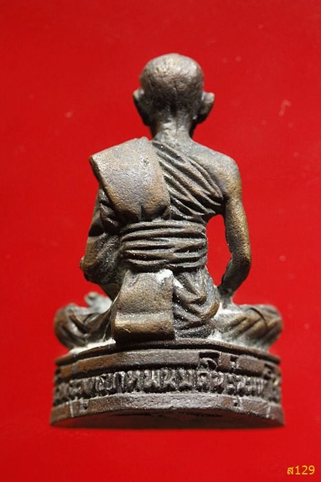 รูปหล่อรุ่นมหาโชค หลวงปู่ธรรมรังสี วัดพระพุทธบาทเขาพนมดิน ท่าตูม สุรินทร์ 2540 พร้อมกล่องเดิม