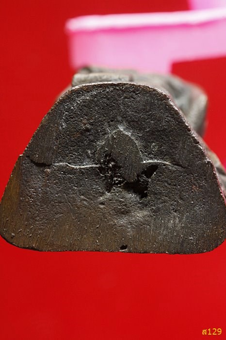 รูปหล่อรุ่นมหาโชค หลวงปู่ธรรมรังสี วัดพระพุทธบาทเขาพนมดิน ท่าตูม สุรินทร์ 2540 พร้อมกล่องเดิม