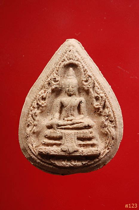 พระผงหยดน้ำหลวงพ่อวัดไร่ขิง ชุกชีกระเบื้องโบสถ รุ่นพิเศษผงเกศ พร้อมกล่องเดิม จัดให้ 2 องค์...../783