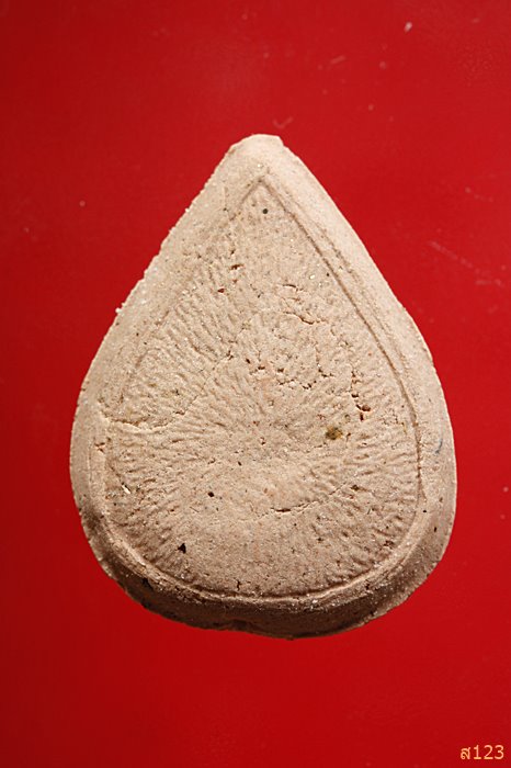 พระผงหยดน้ำหลวงพ่อวัดไร่ขิง ชุกชีกระเบื้องโบสถ รุ่นพิเศษผงเกศ พร้อมกล่องเดิม จัดให้ 2 องค์...../783