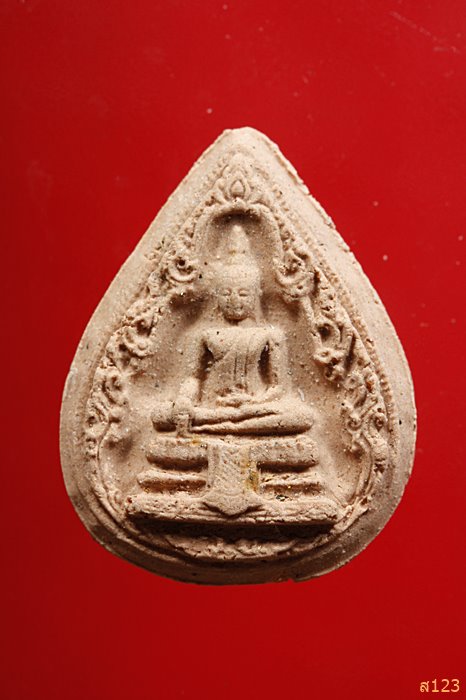 พระผงหยดน้ำหลวงพ่อวัดไร่ขิง ชุกชีกระเบื้องโบสถ รุ่นพิเศษผงเกศ พร้อมกล่องเดิม จัดให้ 2 องค์...../783