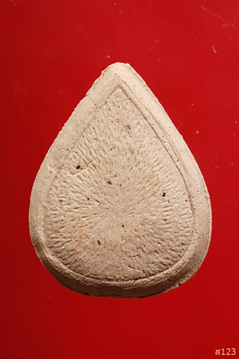 พระผงหยดน้ำหลวงพ่อวัดไร่ขิง ชุกชีกระเบื้องโบสถ รุ่นพิเศษผงเกศ พร้อมกล่องเดิม จัดให้ 2 องค์...../783