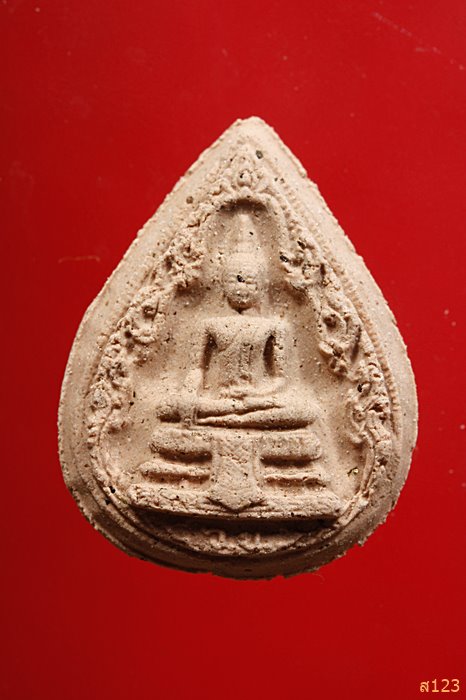 พระผงหยดน้ำหลวงพ่อวัดไร่ขิง ชุกชีกระเบื้องโบสถ รุ่นพิเศษผงเกศ พร้อมกล่องเดิม จัดให้ 2 องค์...../802