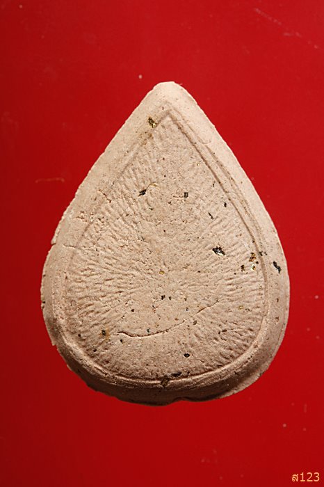 พระผงหยดน้ำหลวงพ่อวัดไร่ขิง ชุกชีกระเบื้องโบสถ รุ่นพิเศษผงเกศ พร้อมกล่องเดิม จัดให้ 2 องค์...../802