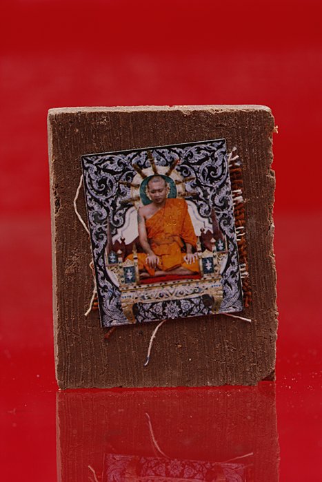 พระผงพิมพ์ปรุหนังหลังรูปถ่าย หลวงพ่อชำนาญ วัดบางกุฏีทอง..../1