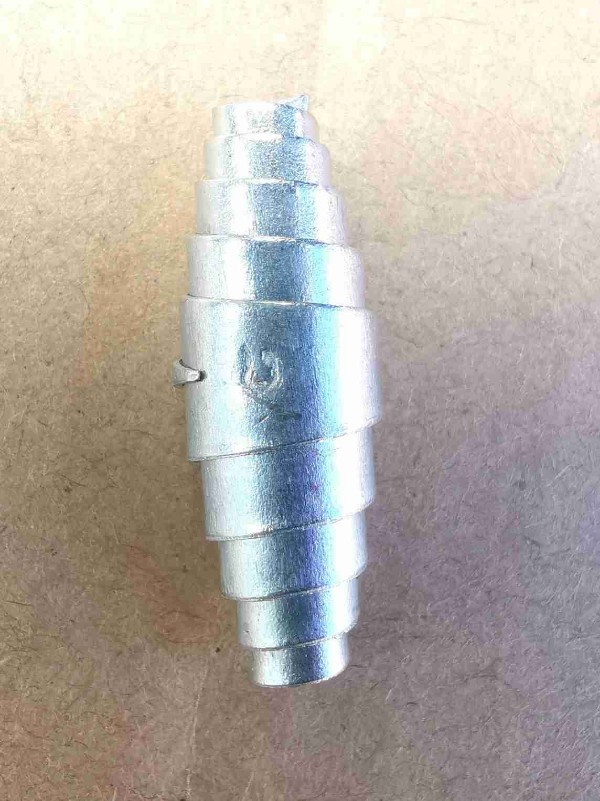 ตะกรุดมหาระงับยอดธง หลวงพ่อใจ วัดพระยาญาติ เป็นวิชาของ หลวงพ่อเนื่อง วัดจุฬามณี เป็นครั้งแรกที่จัดสร