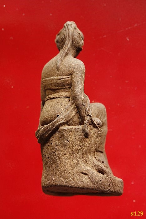 รูปหล่อแม่ตะเคียน วัดนางกุย อยุธยา เนื้อผงดินตะเคียน พร้อมกล่องเดิม...../2