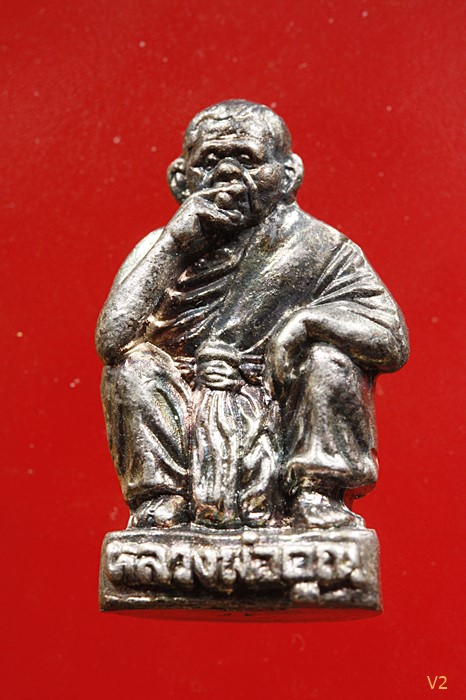 รูปหล่อเอกลักษณ์ปั๊มรุ่นแรก หลวงพ่อคูณ ปี 2536 เนื้อเงิน พร้อมกล่องเดิม