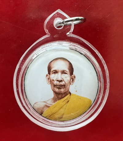 ล็อคเก็ต หลวงพ่อโอภาสี หลังเหรียญสตางค์ เม็ดพระธาตุ เลี่ยมกันน้ำรักษาไว้ สภาพสวย