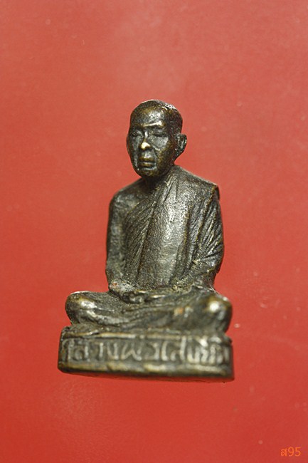 รูปหล่อหลวงพ่อเสงี่ยม วัดหนองไผ่สามัคคี