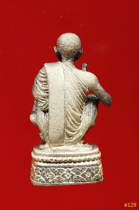 รูปหล่อหลวงพ่อคูณ เนื้อเงินพ่นทราย รุ่นลาภ ยศ ทวีคูณ ปี 2538 พร้อมกล่องเดิม