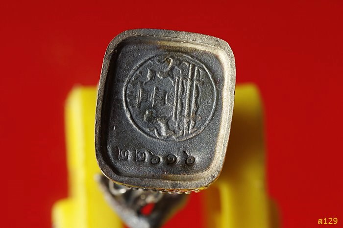 รูปหล่อหลวงพ่อคูณ เนื้อเงินพ่นทราย รุ่นลาภ ยศ ทวีคูณ ปี 2538 พร้อมกล่องเดิม