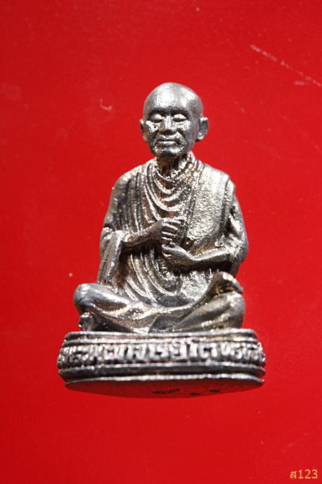 พระรูปหล่อ สมเด็จพระพุฒาจารย์โต รุ่น ๑๕๐ ปี วัดชิโนรส เนื้อเงิน มีตอกโค้ด พร้อมกล่องเดิม...../895