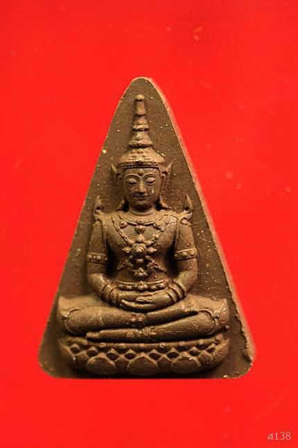 พระผงพระพระแก้วมรกตทรงเครื่อง สมาคมสภาผู้สูงอายุแห่งประเทศไทยจัดสร้าง ปี 2554 พร้อมกล่องเดิม