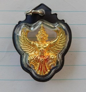 พญาครุฑ รุ่น 9 หน้ามหาเศรษฐี เนื้อกะไหล่ทอง พิมพ์ใหญ่