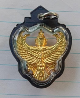 พญาครุฑ รุ่น 9 หน้ามหาเศรษฐี เนื้อกะไหล่ทอง พิมพ์ใหญ่