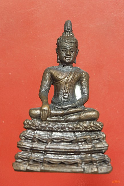 รูปหล่อรุ่นแรก หลวงพ่อใหญ่ วัดแก้วฟ้า จ.นนทบุรี เนื้อนวะ พร้อมกล่องเดิม