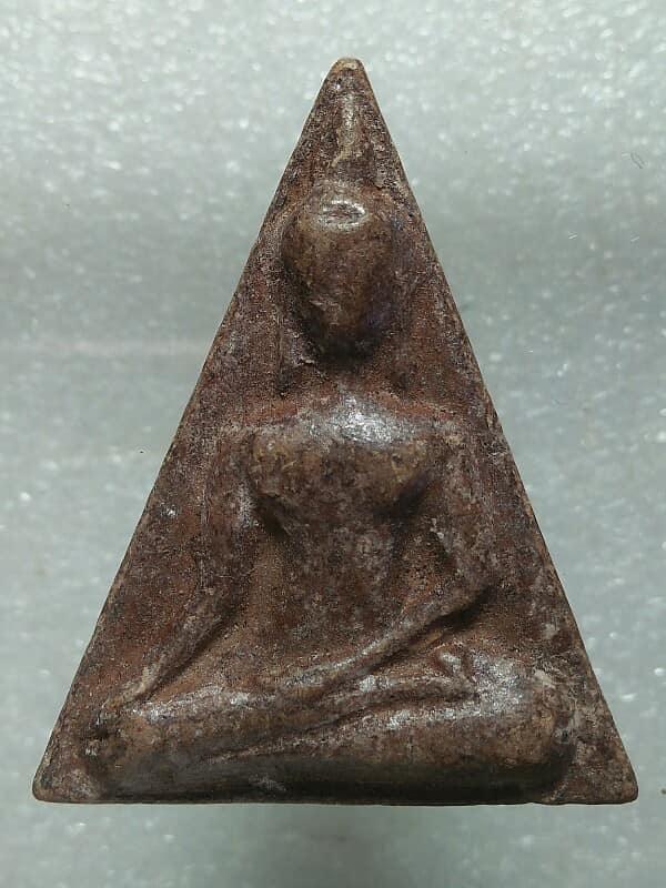 พระนางพญาองค์ใหญ่หลังยันต์