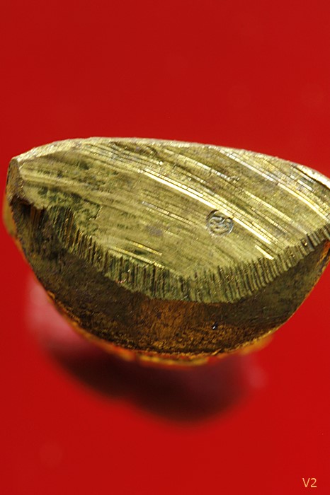 รูปเหมือนปั๊มเทพประทานพร หลวงพ่อคูณ วัดบ้านไร่ รุ่นแรก ปี 2536 เนื้อทองเหลือง พร้อมกล่องเดิม..../903