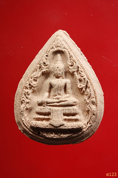 พระผงหยดน้ำหลวงพ่อวัดไร่ขิง ชุกชีกระเบื้องโบสถ รุ่นพิเศษผงเกศ พร้อมกล่องเดิม จัดให้ 2 องค์...../779