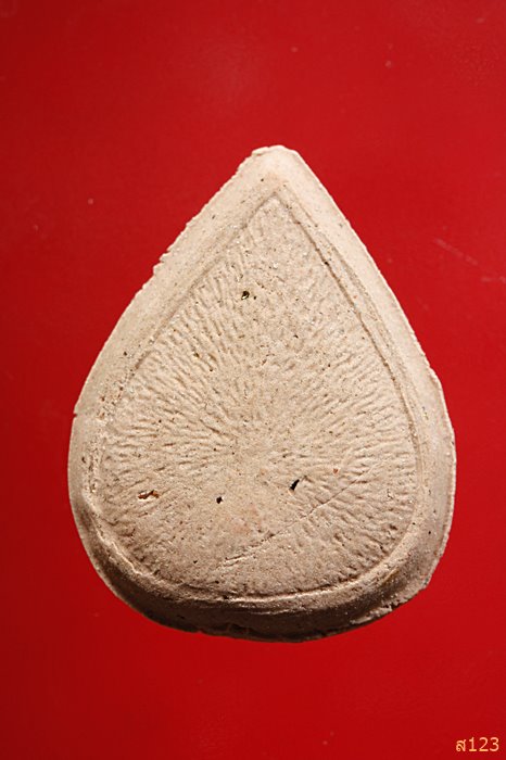 พระผงหยดน้ำหลวงพ่อวัดไร่ขิง ชุกชีกระเบื้องโบสถ รุ่นพิเศษผงเกศ พร้อมกล่องเดิม จัดให้ 2 องค์...../779