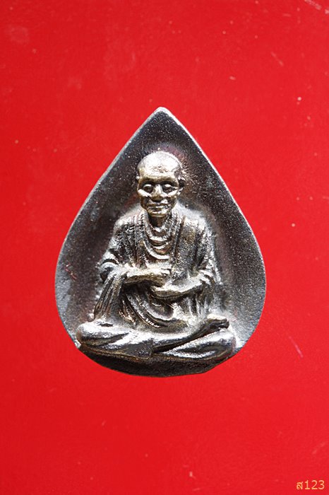 เหรียญหล่อหยดน้ำ สมเด็จพุฒาจารย์โต พรหมรังษี ออกวัดชิโนรส ปี 2533 เนื้อเงิน พร้อมกล่องเดิม...../3