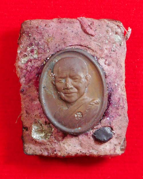  ล็อคเก็ต หลวงปู่ลี กุสลธโร หลังมวลสาร รุ่นสารพัดดี วัดภูผาแดง จังหวัด อุดรธานี