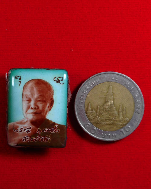  ล็อคเก็ต หลวงปู่ลี กุสลธโร หลังมวลสาร รุ่นสารพัดดี วัดภูผาแดง จังหวัด อุดรธานี