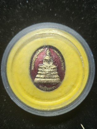 ปี 2538 เหรียญรูปไข่ ลงยาแดง พิมพ์ใหญ่ พระพุทธโสธร วัดโสธรวรารามวรวิหาร จ.ฉะเชิงเทรา