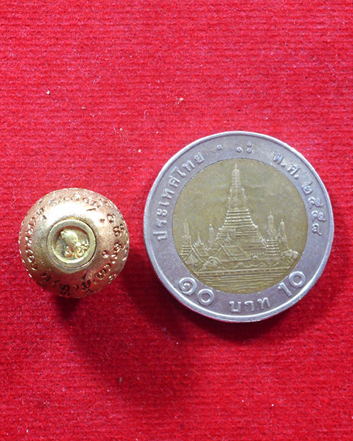 ลูกอมนำโชค หลวงปู่ลี กุสลธโร เนื้อทองฝาบาตร วัดภูผาแดง จ.อุดรธานี 