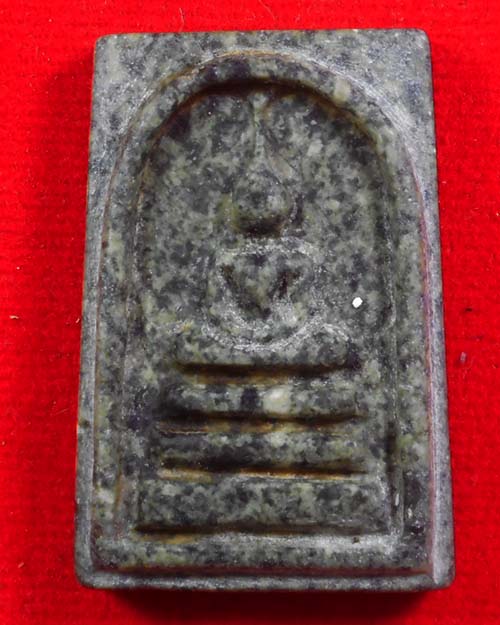 พระหินแม่น้ำโขง พระอาจารย์นิพนธ์ ออกวัดป่าศาลาน้อย จังหวัดเลยเป็นหินจากหลวงปู่ฟักครับ