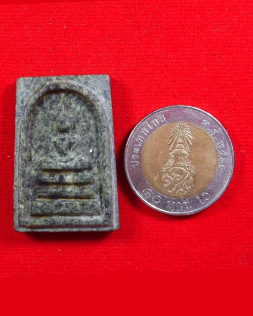 พระหินแม่น้ำโขง พระอาจารย์นิพนธ์ ออกวัดป่าศาลาน้อย จังหวัดเลยเป็นหินจากหลวงปู่ฟักครับ