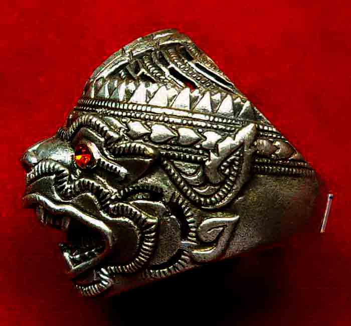 แหวนหนุมาน ตาฝังพลอยแดง หลวงพ่อโฉม วัดเขาปฐวี 