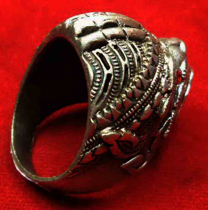 แหวนหนุมาน ตาฝังพลอยแดง หลวงพ่อโฉม วัดเขาปฐวี 