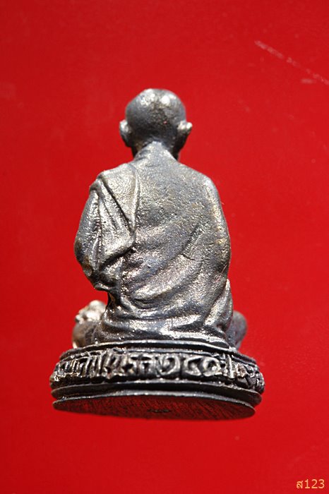 พระรูปหล่อ สมเด็จพระพุฒาจารย์โต รุ่น ๑๕๐ ปี วัดชิโนรส เนื้อเงิน มีตอกโค้ด พร้อมกล่องเดิม...../901