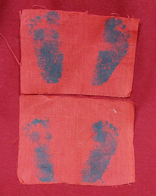 ผ้ายันต์ฝ่าเท้าผืนเล็ก หลวงปู่ครูบาน้อย ชยวังโส วัดบ้านปง 10.5x7ซ.ม. อ.แม่แตง จ.เชียงใหม่ (2ผืน)