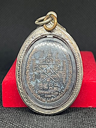 เหรียญท้าวเวสสุวรรณ รุ่นแรก เนื้อทองแดง มีจาร พระอาจารย์ไพรวัลย์ วัดหาดทรายแดง ตราด