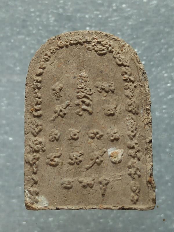 พระซุ้มกอเนื้อผง หลังยันต์ 