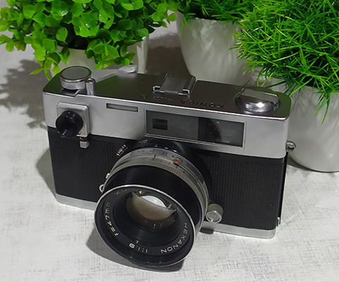 กล้องเก่า KONICA รุ่น Auto S สวย คลาสสิคบอดี้ยังสวยงามตามรูปเลยนะครับ