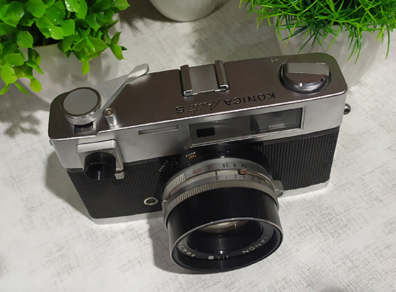กล้องเก่า KONICA รุ่น Auto S สวย คลาสสิคบอดี้ยังสวยงามตามรูปเลยนะครับ