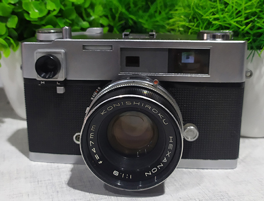 กล้องเก่า KONICA รุ่น Auto S สวย คลาสสิคบอดี้ยังสวยงามตามรูปเลยนะครับ