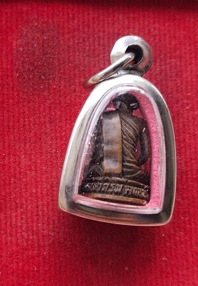 รูปหล่อรุ่น2 หลวงพ่อสนุ่น วัดศรัทธาภิรม เลี่ยมพร้อมใช้